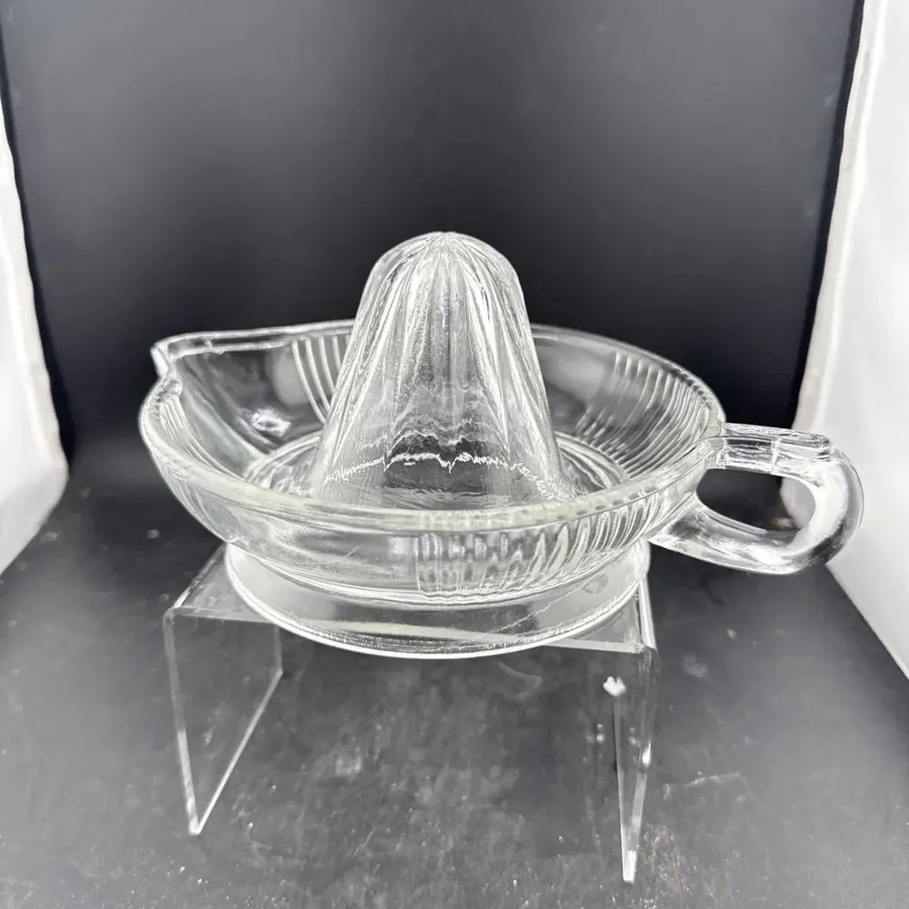 Vintage Clear Glass Manual Citrus Juicer Lemon Orange Reamer Pitcher Spout